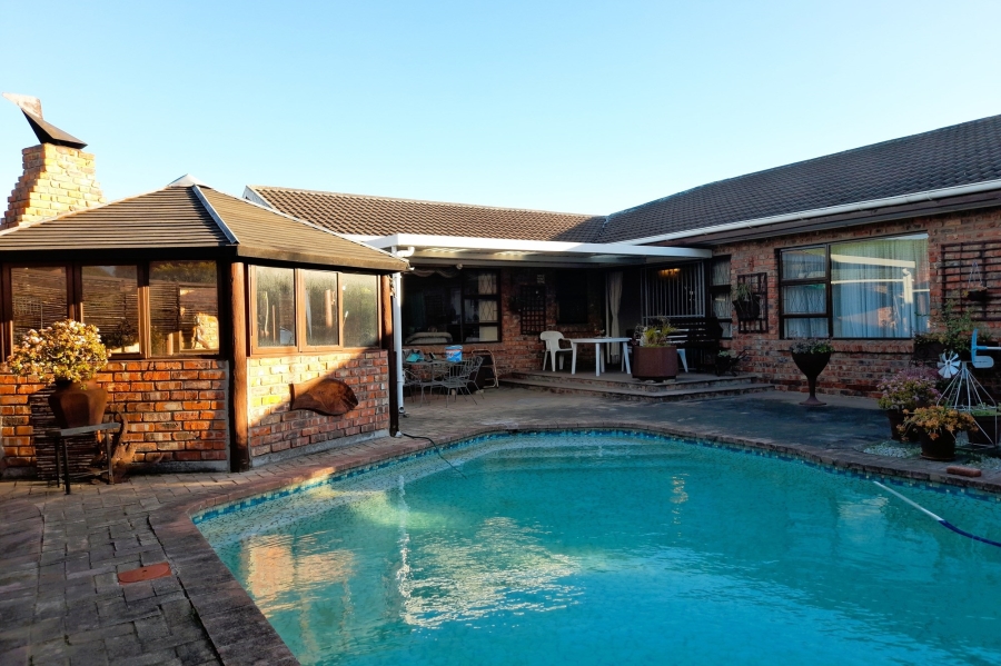 4 Bedroom Property for Sale in Walmer Downs Eastern Cape